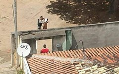 Polícia cercou residência para localizar suspeito em Arapiraca