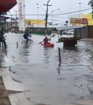 [Vídeo] Alagamentos geram transtornos após chuvas intensas em Maceió