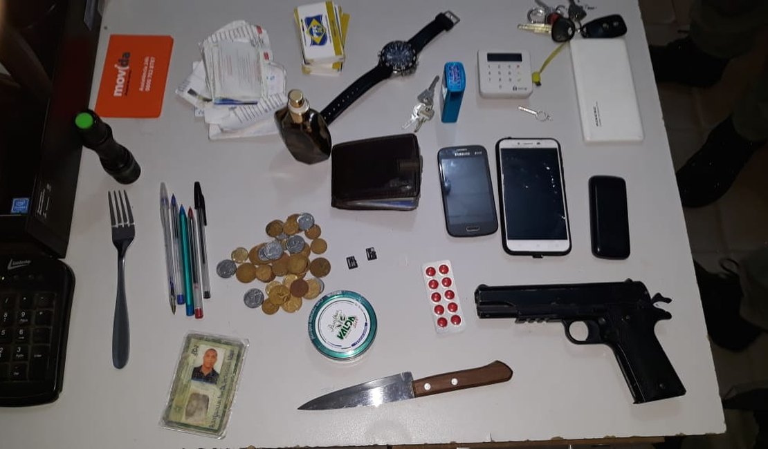 Condutor embriagado bate em poste em frente a posto da BPRv em Maragogi