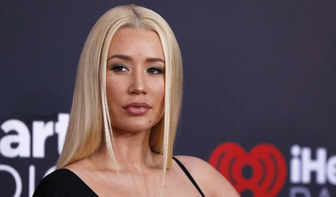 Rapper Iggy Azalea confirma parceria com Pabllo Vittar