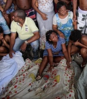 Moradores encontram corpos de sete jovens na Cidade de Deus