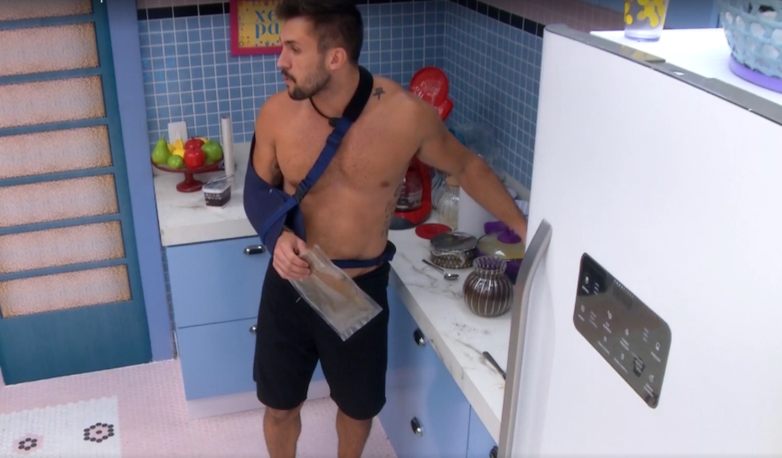 Arthur promete 'avacalhar' comida da xepa se continuar no BBB