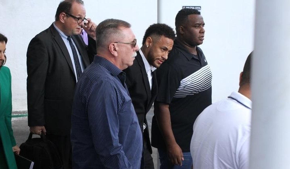 Neymar falou a amigo que teve problema em encontro íntimo antes de acusação 