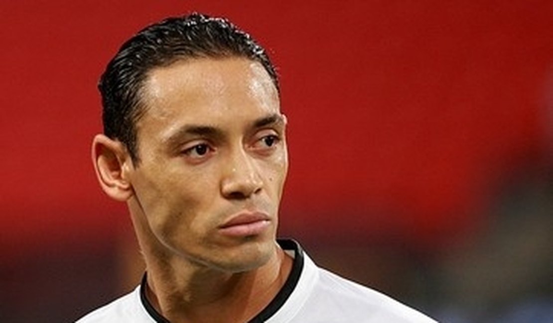 Após confirmar Didira, CSA negocia com Ricardo Oliveira