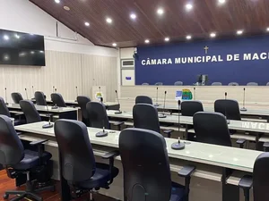 Aumento no número de vereadores é aprovado com voto contrário de Leonardo Dias