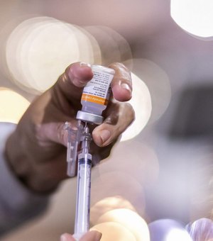 Maceió inicia vacinação de novo grupo de pessoas acima de 59 anos nesta terça (25)