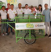 Integrantes de cooperativa de reciclagem recebem equipamentos e kits em Craíbas