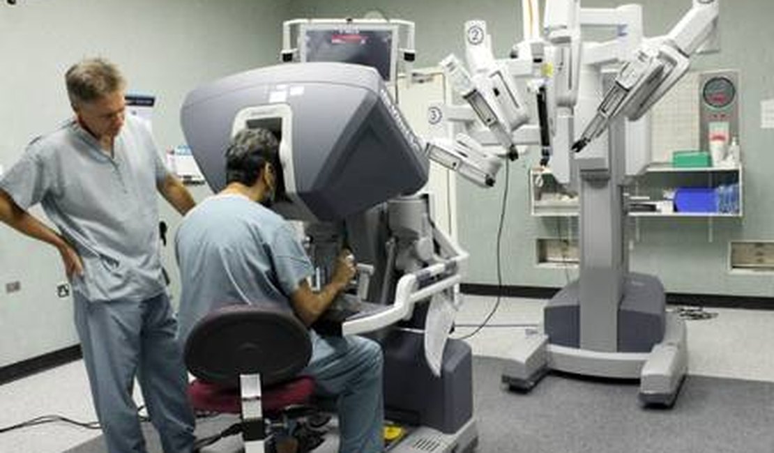 Paciente morre após erro de robô durante cirurgia cardíaca
