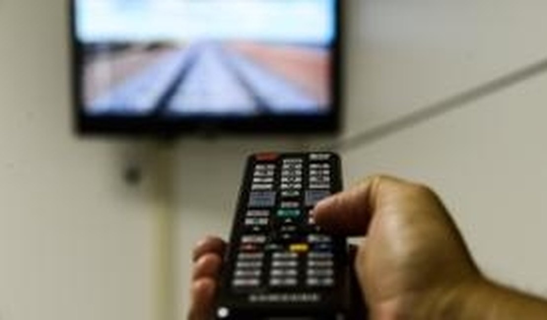 Número de assinantes de TV paga continua a cair por causa da crise econômica
