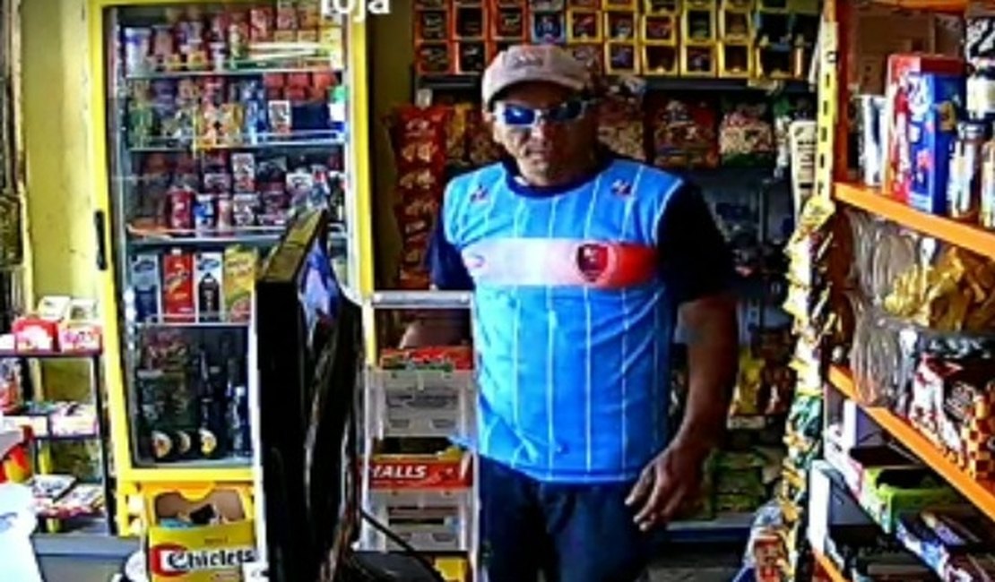 [Vídeo] Homem é flagrado roubando em mercadinho de Feira Grande