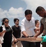 Rodrigo Cunha verifica, junto com Presidente em exercício, extensão da contaminação por óleo em praias alagoanas