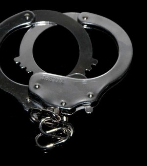 Polícia prende homem suspeito de abusar de três filhas