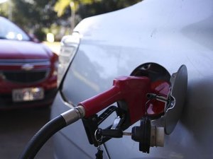 Gasolina comum sofre queda na capital