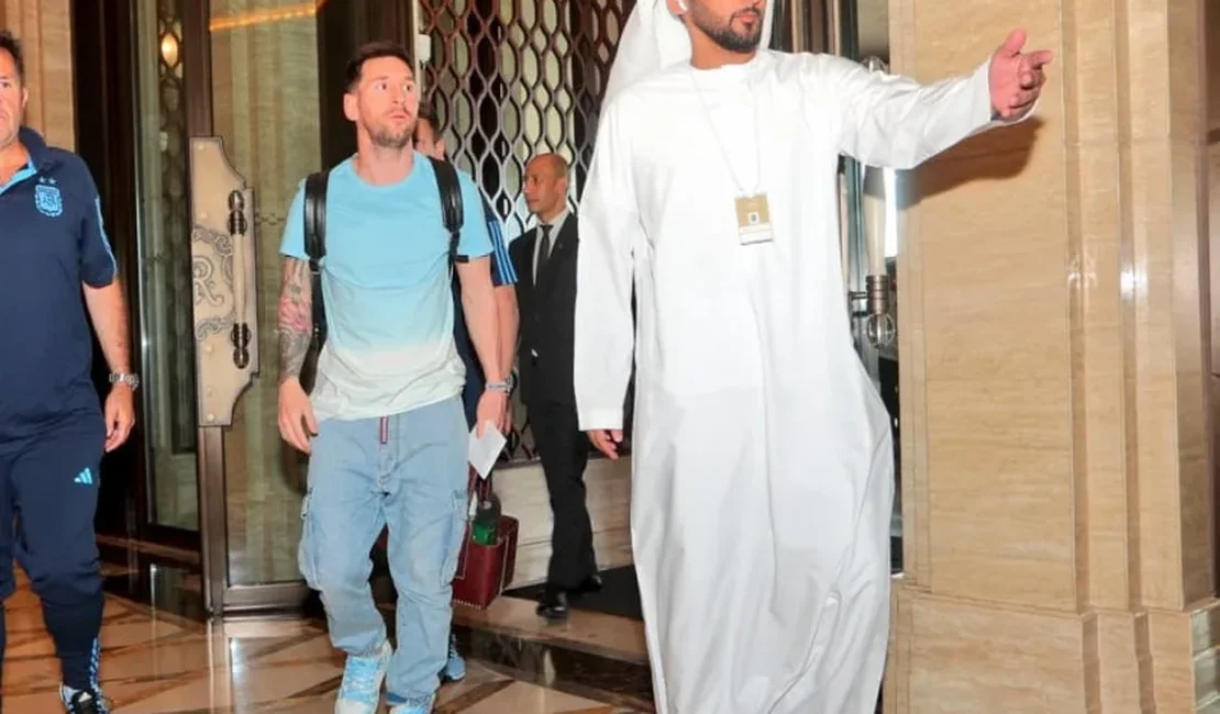 Messi chega em Abu Dhabi e se prepara para amistoso da Argentina