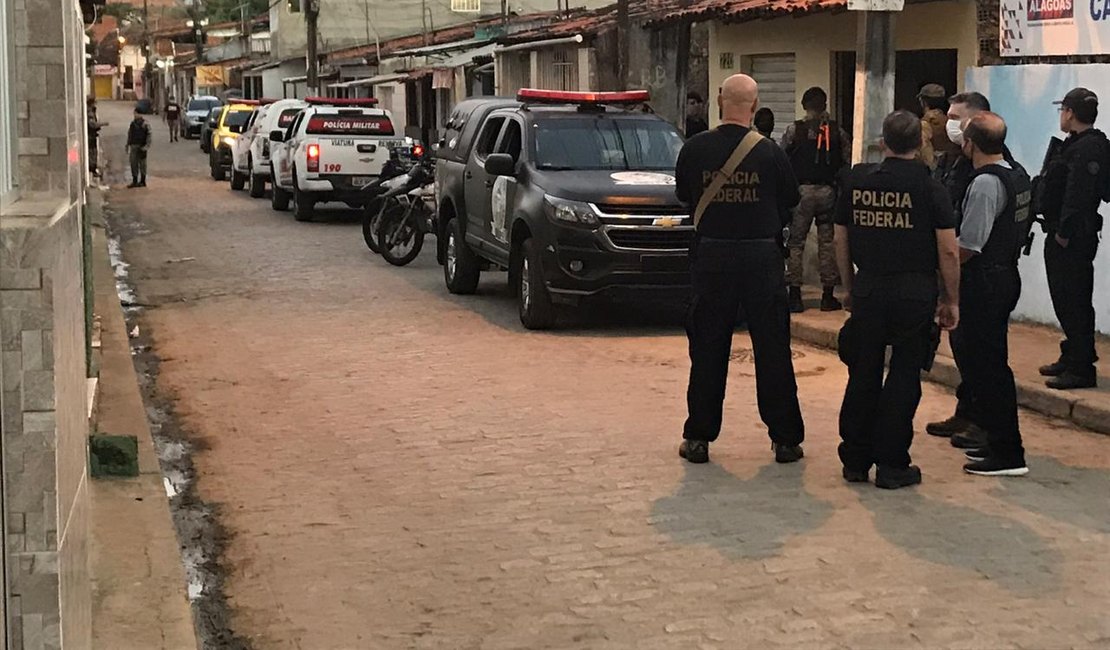 PF prende 11 suspeitos de integrar facção que atuava no tráfico de drogas