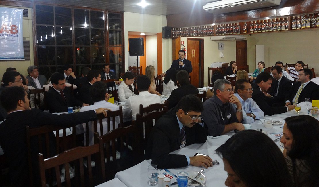 Candidato a presidência da OAB discute propostas em Arapiraca