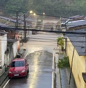 [Vídeo] Chuvas alagam o bairro Várzea em Campestre