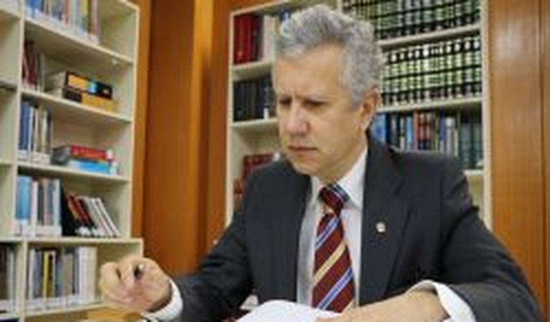 Ex-prefeito e ex-secretário de Finanças de Penedo são condenados após ação do MPE