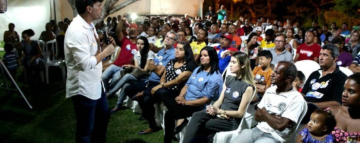 Pré-candidato a prefeito de Penedo arrasta multidão para comício