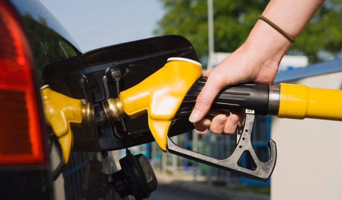 Preço médio de gasolina usado para cálculo de impostos chega a até R$ 7,16 na sexta-feira