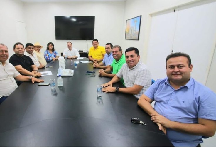 ‘Grupo dos 11’; Fabiano Leão adere à base de Luciano Barbosa, que agora tem maioria na Câmara de Vereadores