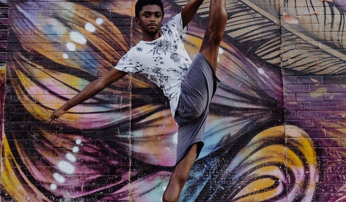 Bailarino carioca ganha bolsa para faculdade na Alemanha e faz 'vaquinha'