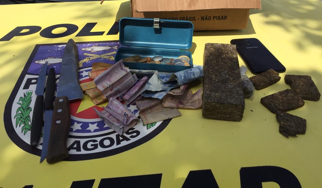 Jovens são presos acusados de tráfico de drogas em Matriz de Camaragibe