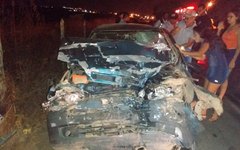 O acidente foi registrado no início da noite domingo (8) na AL 220, nas imediações do povoado Canaã