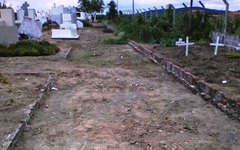 Prefeitura de Lagoa da Canoa realiza serviços nos cemitérios da cidade