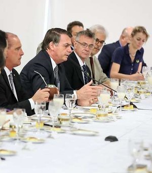Bolsonaro diz que imprensa distorce suas declarações e sente saudades do PT