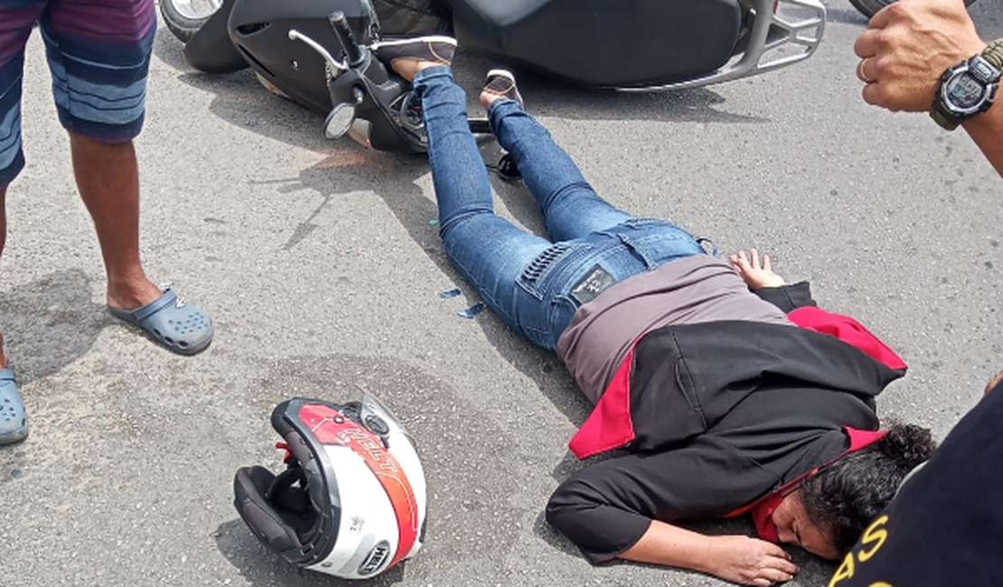 Mulher é atropelada em cruzamento de Arapiraca e motorista foge do local