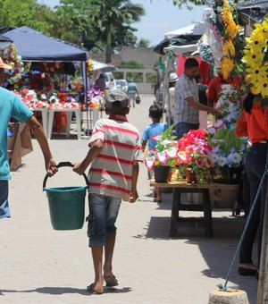 Prefeitura realiza ação de combate ao trabalho infantil em cemitério de Arapiraca