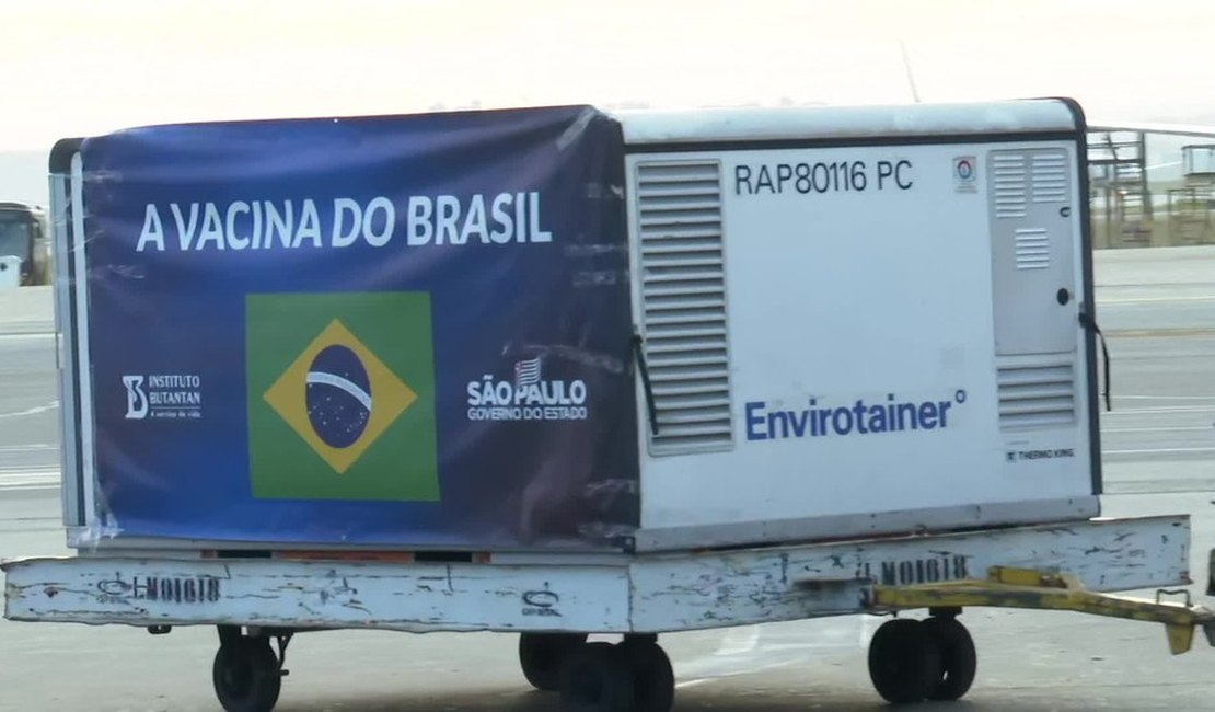 CoronaVac: matéria-prima para 14 milhões de doses chega a São Paulo
