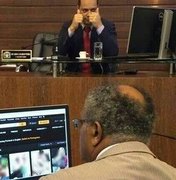 Vereador é flagrado vendo pornografia durante sessão da Câmara