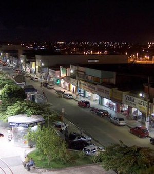 Assaltantes invadem duas lojas no centro comercial de Arapiraca