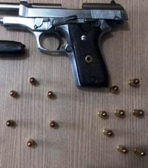 Jovem de 24 anos é preso com arma de fogo na Ponta Grossa, em Maceió