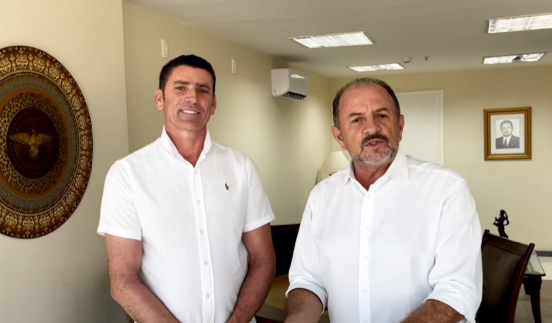 Albuquerque anuncia aliança com ex-prefeito de Limoeiro de Anadia