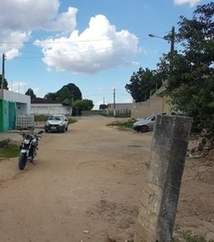 Criminosos invadem residência e furtam dinheiro e objetos de valor no bairro Bom Sucesso em Arapiraca