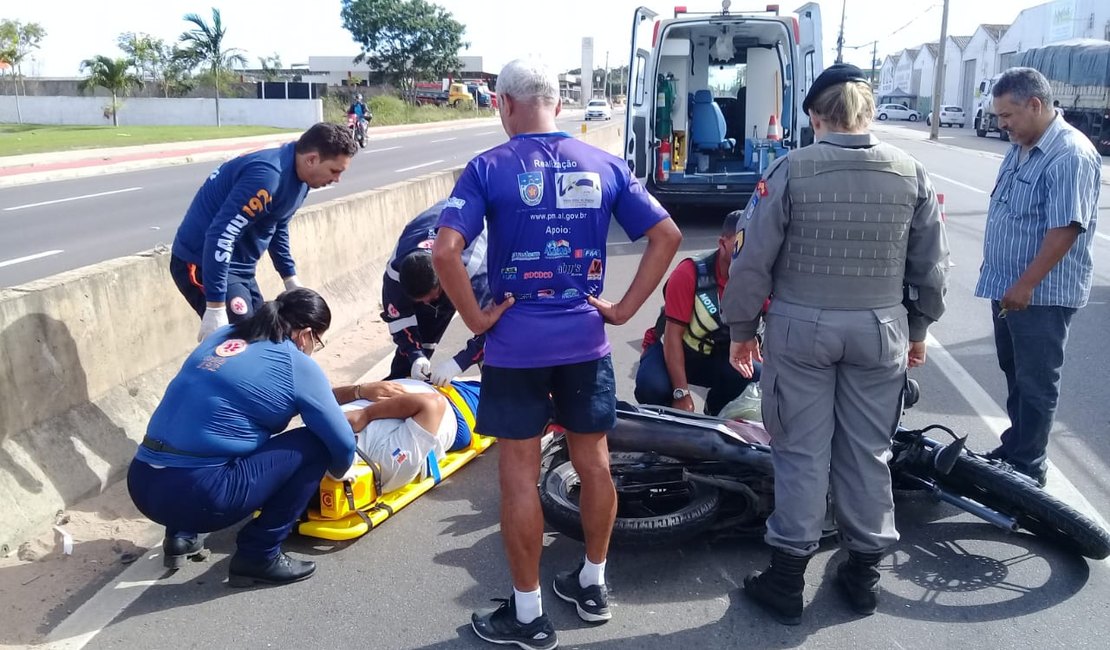 Colisão ente motocicleta e ônibus deixa um ferido em Arapiraca
