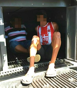 Dupla é presa após assaltar passageira de ônibus no bairro da Ponta Verde 