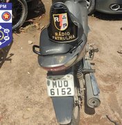 Populares denunciam veículo abandonado e militares recuperam moto roubada em Arapiraca