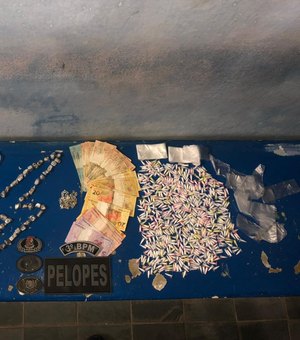 Após perseguição policial, quase mil pinos de cocaína e bombinhas de maconha são apreendidos em Arapiraca