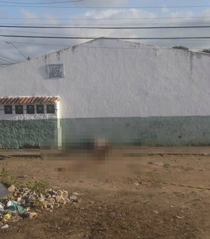 Moradores encontram corpo em terreno baldio do Santa Lúcia