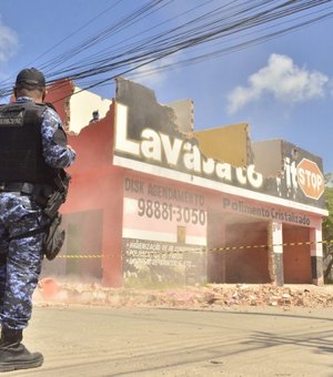 Prefeitura de Maceió remove construções irregulares no Conjunto Joaquim Leão