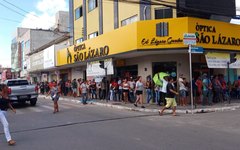 População do Agreste se aglomera em filas de bancos e lotéricas