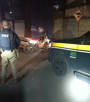Motociclista é preso pela PRF por adulteração de veículo, em Teotônio Vilela