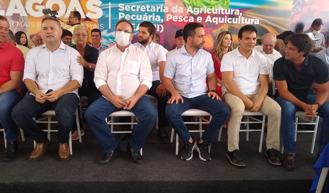[Vídeo] Em Arapiraca, Renan Filho lança o Planta Alagoas com representantes de vários municípios alagoanos