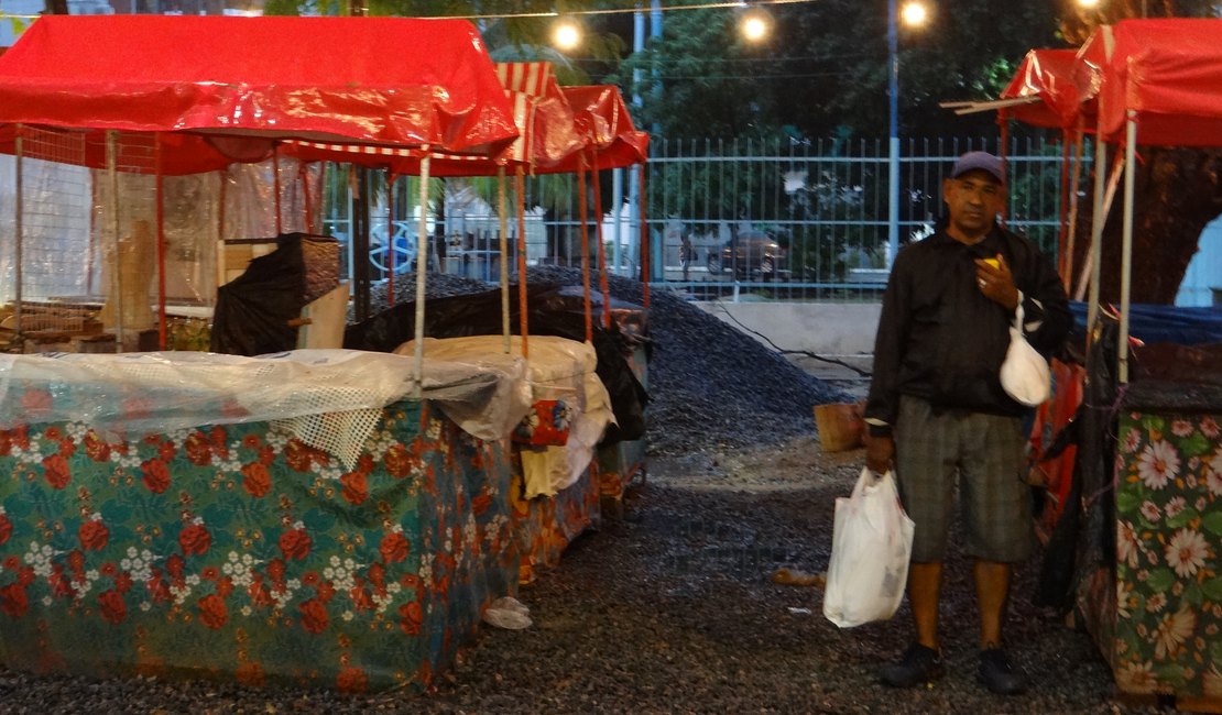 Fortes chuvas afastam clientela e prejudicam renda de comerciantes em Maceió