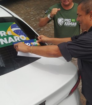 Fernando Collor e Flávio Moreno participam de adesivaço pró-Bolsonaro em Palmeira dos Índios
