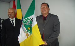 Ivanildo Nunes ao lado do vereador Fabiano Leão durante sessão na Câmara 